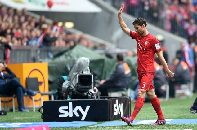 FUSSBALL 1. BUNDESLIGA SAISON 2014 2015 34. SPIELTAG FC Bayern Muenchen - 1. FSV Mainz 05 23.05.2015 Xabi Alonso (FC Bayern Muenchen) winkt bei seiner Auswechslung 