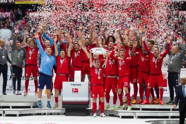 GER, 1.FBL, FC Bayern Muenchen vs. 1. FSV Mainz 05 23.05.2015, Allianz Arena, Muenchen, GER, 1.FBL, FC Bayern Muenchen vs. 1. FSV Mainz 05, im Bild die Bayern bekommen die Meisterschale nphxStraubmeier