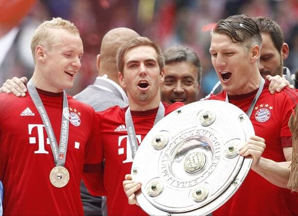 SOCCER - 1. DFL, Bayern vs Mainz MUNICH,GERMANY,23.MAY.15 - SOCCER - 1. DFL, 1. Deutsche Bundesliga, FC Bayern Muenchen vs 1. FSV Mainz 05. Image shows Sebastian Rode, Philipp Lahm and Bastian Schweinsteiger (Bayern). Keywords: trophy, medal. GEPA xFelixxRoittner