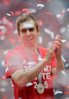 23. Mai 2015: München, Allianz Arena: Fussball 1. Bundesliga, 34. Spieltag: FC Bayern München - FSV Mainz 05: Münchens Philipp Lahm jubelt.
