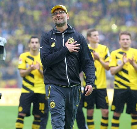 Samstag 23.05.2015, Saison 2014 2015, 1. Bundesliga, 34. Spieltag im Dortmunder Signal Iduna Park, BVB Borussia Dortmund - SV Werder Bremen, Jürgen Klopp (Trainer, BVB) verabschiedet sich von den BVB-Fans vor der Südtribüne fasst sich ans Herz bzw. BVB-Logo