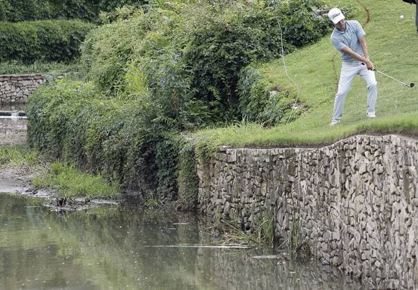 May 23, 2015 - Fort Worth, TX, USA - Kevin Na chips out of the rough onto the 15th green during the third round of the Crowne Plaza Invitational at the Colonial in Fort Worth, Texas, on Saturday, May 23, 2015. Crowne Plaza Invitational at the Colonial, third round - ZUMAm67_