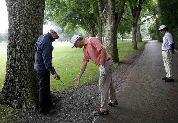 May 23, 2015 - Fort Worth, TX, USA - George McNeill seeks a ruling from a PGA Golf Herren official on the 12th hole during the third round of the Crowne Plaza Invitational at the Colonial in Fort Worth, Texas, on Saturday, May 23, 2015. Crowne Plaza Invitational at the Colonial, third round - ZUMAm67_