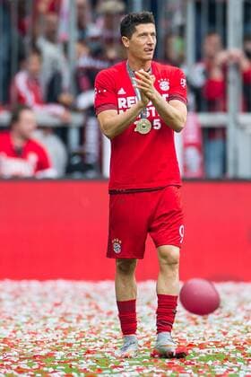 1. Bundesliga, Saison 2014 2015, 34. Spieltag in Muenchen, FC Bayern Muenchen - 1. FSV Mainz 05, schlussjubel Robert Lewandowski (FC Bayern 9) DeFodi507