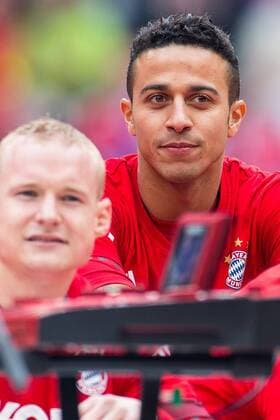 1. Bundesliga, Saison 2014 2015, 34. Spieltag in Muenchen, FC Bayern Muenchen - 1. FSV Mainz 05, Thiago Alcantara (FC Bayern 6) DeFodi507