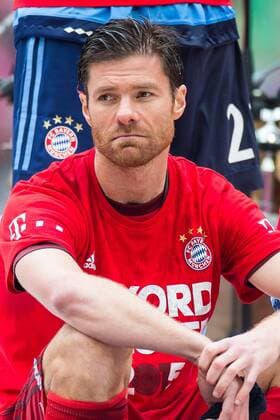 1. Bundesliga, Saison 2014 2015, 34. Spieltag in Muenchen, FC Bayern Muenchen - 1. FSV Mainz 05, Xabi Alonso (FC Bayern 3) DeFodi507