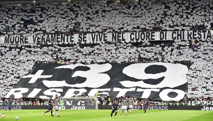 Aktuell Fußball, Italien, serie A Football ITA , Juventus Turin feiert die Meisterschaft Fans Juventus Supporters. Homage for the death of Heysel stadium 23-05-2015 Football serie A Football ITA 2014 2015 Juventus Turin - SSC Napoli . Foto AndreaxStaccioli Insidefoto andreaxstaccioli