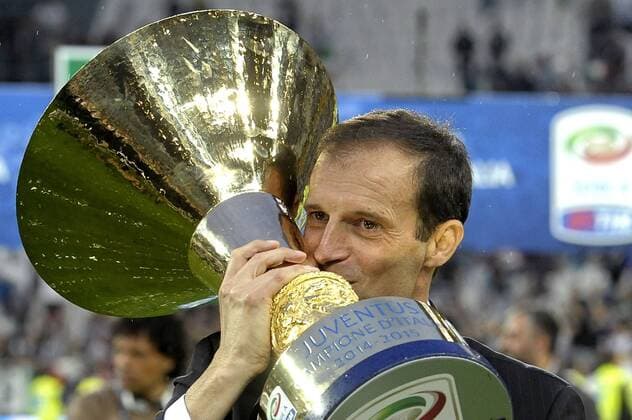 Aktuell Fußball, Italien, serie A Football ITA , Juventus Turin feiert die Meisterschaft Massimiliano Allegri festeggia con la coppa , 23-05-2015, , Football 2014 2015 serie A Football ITA , Juventus Turin - SSC Napoli , Foto FilippoxAlfero Insidefoto filippoxalfero