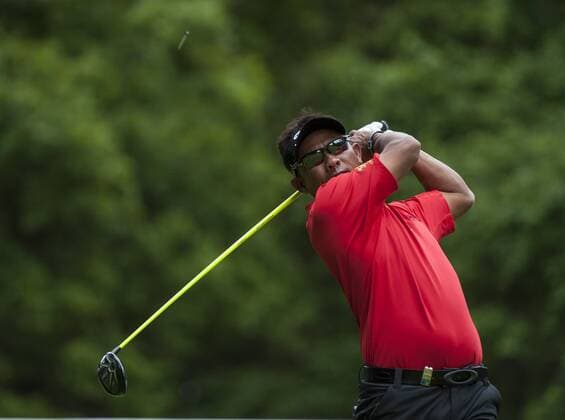 24.05.2015. Wentworth, England. BMW PGA Golf Herren Golf Championship. Final Round. Thongchai Jaidee THA starts the day two shots of the lead. Tee shot 3rd hole during the final round of the 2015 BMW PGA Championship from The West Course Wentworth Golf Club xStephenxBartholomewx  ActionPlus11623494