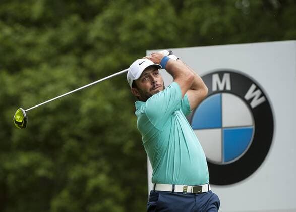 24.05.2015. Wentworth, England. BMW PGA Golf Herren Golf Championship. Final Round. Francesco Molinari ITA starts the day tied first with Byeong Hun An KOR . Tee shot 3rd hole during the final round of the 2015 BMW PGA Championship from The West Course Wentworth Golf Club xStephenxBartholomewx  ActionPlus11623500