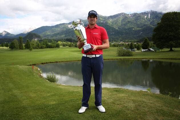 GOLF - Kaernten Golf Open 2015 GOEDERSDORF,AUSTRIA,24.MAY.15 - GOLF - European Challenge Tour, Kaernten Golf Open, GC Schloss Finkenstein, award ceremony. Image shows the rejoicing of Nacho Elvira (ESP). Keywords: trophy. GEPAxpictures xDanielxGoetzhaber