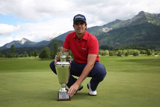 GOLF - Kaernten Golf Open 2015 GOEDERSDORF,AUSTRIA,24.MAY.15 - GOLF - European Challenge Tour, Kaernten Golf Open, GC Schloss Finkenstein, award ceremony. Image shows the rejoicing of Nacho Elvira (ESP). Keywords: trophy. GEPAxpictures xDanielxGoetzhaber