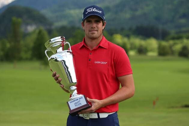 GOLF - Kaernten Golf Open 2015 GOEDERSDORF,AUSTRIA,24.MAY.15 - GOLF - European Challenge Tour, Kaernten Golf Open, GC Schloss Finkenstein, award ceremony. Image shows the rejoicing of Nacho Elvira (ESP). Keywords: trophy. GEPAxpictures xDanielxGoetzhaber