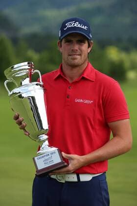 GOLF - Kaernten Golf Open 2015 GOEDERSDORF,AUSTRIA,24.MAY.15 - GOLF - European Challenge Tour, Kaernten Golf Open, GC Schloss Finkenstein, award ceremony. Image shows the rejoicing of Nacho Elvira (ESP). Keywords: trophy. GEPAxpictures xDanielxGoetzhaber