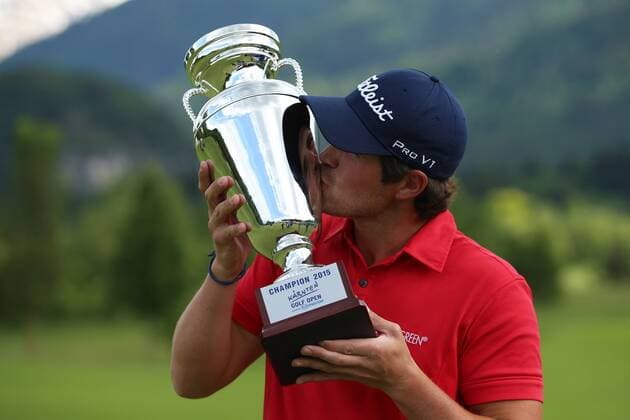 GOLF - Kaernten Golf Open 2015 GOEDERSDORF,AUSTRIA,24.MAY.15 - GOLF - European Challenge Tour, Kaernten Golf Open, GC Schloss Finkenstein, award ceremony. Image shows the rejoicing of Nacho Elvira (ESP). Keywords: trophy. GEPAxpictures xDanielxGoetzhaber