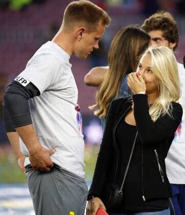 Andre Ter Stegen mit Daniela, - Barcelona feiert den Gewinn der Meisterschaft nach dem Spiel FC Barcelona Barca vs. RC Deportivo La Coruna - Fußball, Spanien - Primera Division - Barcelona 