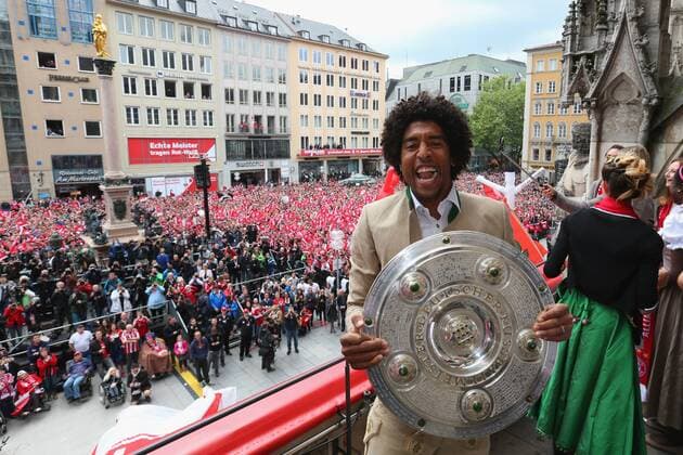 MUNICH, GERMANY - MAY 24: Dante of FC Bayern München holds the German Championship winners trophy as the team celebrate winning the German Championship title on the town hall balcony at Marienplatz on May 24, 2015 in Munich, Germany. - Dante 