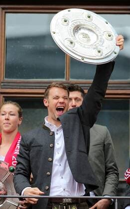 24.05.2015,FC Bayern Meistefeier auf dem Rathaus, Marienplatz München,Fussball 24.05.2015,FC Bayern Meisterfeier auf dem Rathaus, Marienplatz München,Fussball,Sport,im Bild: Torwart Manuel Neuer (FCB)
