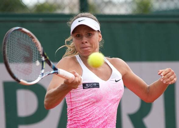 Aktuell Tennis, Grand Slam, French Open in Paris, Tag 1 Magda Linette (POL) Tennis - French Open 2015 - Grand Slam ITF ATP Tennis Herren WTA Tennis Damen - Roland Garros - Paris - - France - 24 May 2015. Juergen Hasenkopf