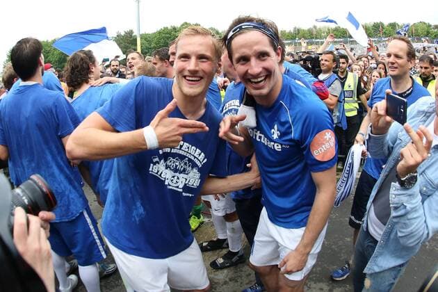 24.05.2015, xjfx, Fussball 2.Bundesliga, SV Darmstadt 98 - FC St.Pauli, v.l. Hanno Behrens (SV Darmstadt 98),Sandro Sirigu (SV Darmstadt 98) ,jubeln jubelt nach Spielende.