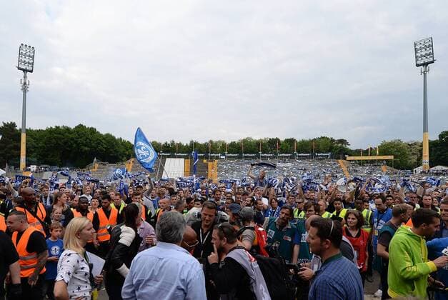 24.05.2015, xjhx, Fussball 2.Bundesliga, SV Darmstadt 98 - FC St.Pauli, v.l. FANS, SCHALS, EMOTIONEN SV Darmstadt 98,