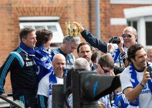 Football - 2015 Chelsea Premier League Victory Parade. Jose Mourinho, Manager, of Chelsea FC wear the premiership crown. COLORSPORT DANIEL BEARHAM  CHE_VIC