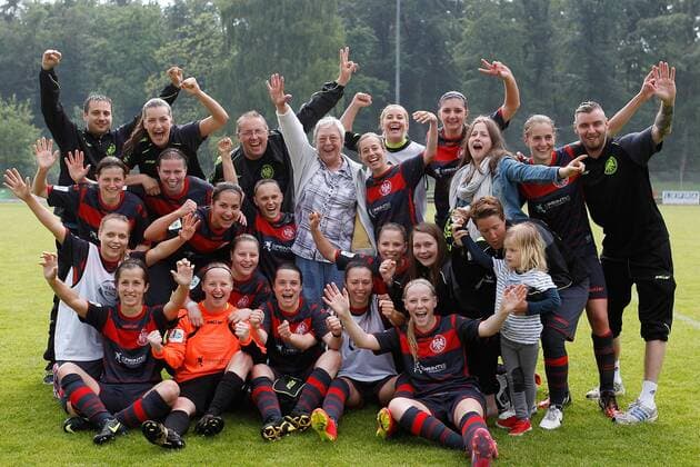 v.li.: Riesen Erleichterung beim ETSV Würzburg nach dem Klassenerhalt, Fussball, 2. Frauen-Bundesliga Süd, TSG 1899 Hoffenheim II - ETSV Würzburg, xfsx