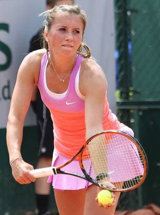 Annika Beck of Germany prepares to serve during her French Open women s first round match against Agnieszka Radwanska of Poland at Roland Garros in Paris on May 25, 2015. Beck defeated Radwanska 6-2, 3-6, 6-1 to advance to the next round.  PAR20150525712 DAVIDxSILPA