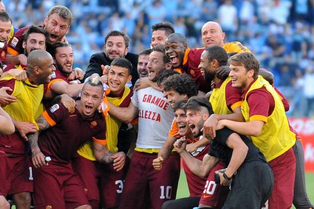 25.05.2015. Rome, Italy. Serie A Football. Lazio versus Roma. Roma s players celebrate at the end of the match for the victory against local rivals Lazio xGiuseppexMaffiax  ActionPlus11624313