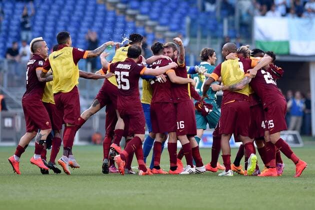 25.05.2015. Rome, Italy. Serie A Football. Lazio versus Roma. Roma s players celebrate at the end of the match for the victory against Lazio xGiuseppexMaffiax  ActionPlus11624333