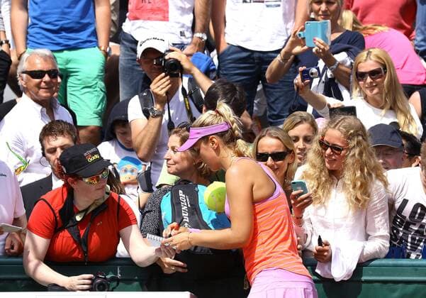Foto : Sabine Lisicki ( GER ) gibt Autogramme Tennis French Open in Paris Mo. 25.05.2015