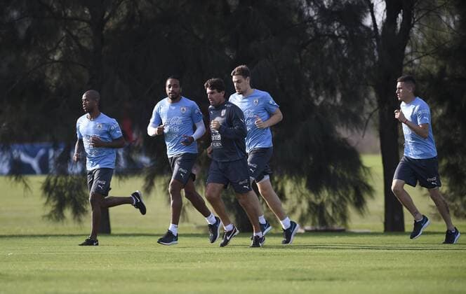 CANELONES, May 25, 2015 -- Players of Uruguay s national soccer team attend a training session in the sports complex Uruguay Celeste in Canelones, 30km away from Montevideo, capital of Uruguay, on May 25, 2015. Uruguay s National Soccer Team is training for the Copa America 2015, to be held from June 11 to July 4 in Chile. Nicolas Celaya) (da) (SP)URUGUAY-CANELONES-COPA AMERICA-TRAINING e NICOLASxCELAYA 