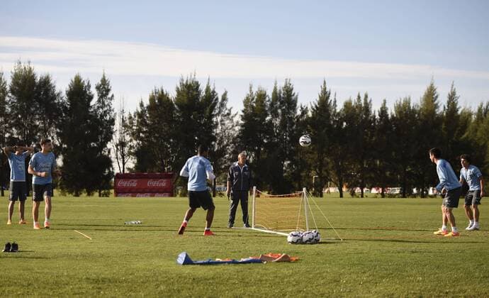CANELONES, May 25, 2015 -- Players of Uruguay s national soccer team attend a training session in the sports complex Uruguay Celeste in Canelones, 30km away from Montevideo, capital of Uruguay, on May 25, 2015. Uruguay s National Soccer Team is training for the Copa America 2015, to be held from June 11 to July 4 in Chile. Nicolas Celaya) (da) (SP)URUGUAY-CANELONES-COPA AMERICA-TRAINING e NICOLASxCELAYA 