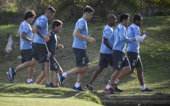 CANELONES, May 25, 2015 -- Players of Uruguay s national soccer team attend a training session in the sports complex Uruguay Celeste in Canelones, 30km away from Montevideo, capital of Uruguay, on May 25, 2015. Uruguay s National Soccer Team is training for the Copa America 2015, to be held from June 11 to July 4 in Chile. Nicolas Celaya) (da) (SP)URUGUAY-CANELONES-COPA AMERICA-TRAINING e NICOLASxCELAYA 