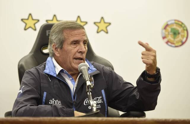 CANELONES, May 25, 2015 -- Head coach Oscar Washington Tabarez of Uruguay s national soccer team attends a press conference PK Pressekonferenz after a training session in the sports complex Uruguay Celeste in Canelones, 30km away from Montevideo, capital of Uruguay, on May 25, 2015. Uruguay s National Soccer Team is training for the Copa America 2015, to be held from June 11 to July 4 in Chile. Nicolas Celaya) (da) (SP)URUGUAY-CANELONES-COPA AMERICA-TRAINING e NICOLASxCELAYA 