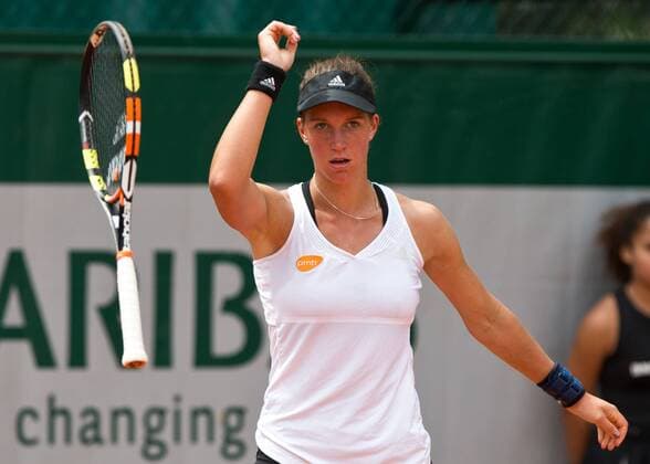 Dinah Pfizenmaier (GER) reagiert verärgert und wirft ihren Schläger,Frust,Aerger,Emotion, Tennis - French Open 2015 - Grand Slam ITF ATP Tennis Herren WTA Tennis Damen - Roland Garros - Paris - - France - 26 May 2015. Juergen Hasenkopf