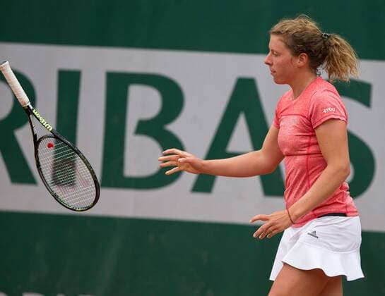 Anna-Lena Friedsam (GER) wirft ihren Schläger, Frust Aerger,Emotion, Tennis - French Open 2015 - Grand Slam ITF ATP Tennis Herren WTA Tennis Damen - Roland Garros - Paris - - France - 26 May 2015. Juergen Hasenkopf
