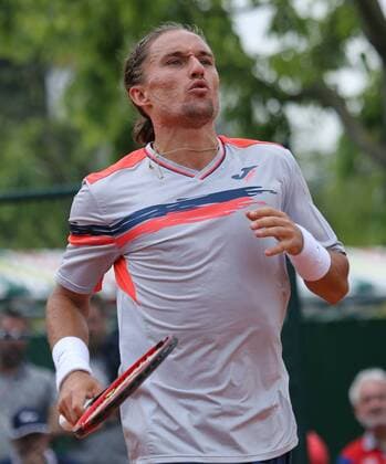 Alexandr Dolgopolov of Ukraine reacts after a shot during his French Open men s first round match against Nicolas Almagro of Spain at Roland Garros in Paris on May 26, 2015. Almagro defeated Dolgopolov 6-3, 2-6, 6-4, 7-6 (6) to advance to the second round.  PAR20150526724 DAVIDxSILPA