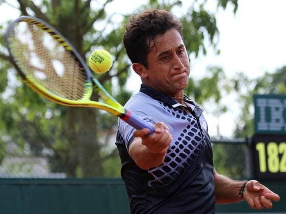 Nicolas Almagro of Spain hits a shot during his French Open men s first round match against Alexandr Dolgopolov of Ukraine at Roland Garros in Paris on May 26, 2015. Almagro defeated Dolgopolov 6-3, 2-6, 6-4, 7-6 (6) to advance to the second round.  PAR20150526726 DAVIDxSILPA