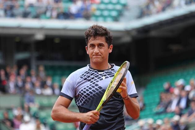 Nicolas Almagro of Spain reacts after a shot during his French Open men s second round match against Rafael Nadal of Spain at Roland Garros in Paris on May 28, 2015. Nadal defeated Almagro 6-4, 6-3, 6-1 to advance to the next round.  PAR20150528705 DAVIDxSILPA