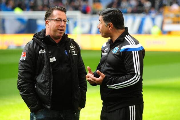 Fussball 1. Bundesliga Relegation Hamburger SV - Karlsruher SC am 28.05.2015 in der Imtech Arena in Hamburg Markus Kauczinski ( Trainer Karlsruhe ), links - Eddy Sözer ( Co-Trainer Hamburg ), rechts