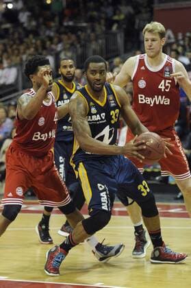 v.li:Bryce TAYLOR (FCB),Jamel MCLEAN (B),Jan Hendrik JAGLA (FCB),Aktion,Zweikampf. Basketball 1.Bundesliga 2.Play off Halbfinale: FC Bayern Muenchen-Alba Berlin. am 28.05.2015,A U D I D O M E.
