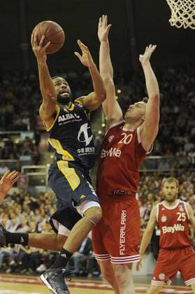 v.li:Reggie REDDING (B),Dusco SAVANOVIC (FCB).Aktion,Zweikampf. Basketball 1.Bundesliga 2.Play off Halbfinale: FC Bayern Muenchen-Alba Berlin. am 28.05.2015,A U D I D O M E.