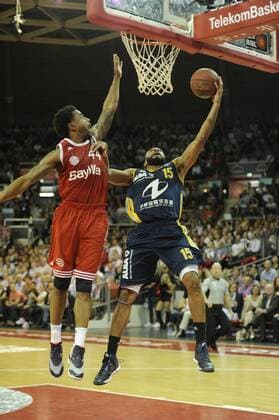 v.li:Bryce TAYLOR (FCB),Reggie REDDING (B),Aktion,Zweikampf. Basketball 1.Bundesliga 2.Play off Halbfinale: FC Bayern Muenchen-Alba Berlin. am 28.05.2015,A U D I D O M E.