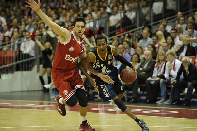v.li:VASILIJE MICIC FCB),Alex RENFROE (B),Aktion,Zweikampf. Basketball 1.Bundesliga 2.Play off Halbfinale: FC Bayern Muenchen-Alba Berlin. am 28.05.2015,A U D I D O M E.