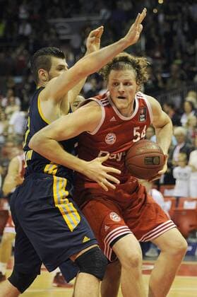 JOHN BRYANT (FCB),Marko BANIC (B),Aktion,Zweikampf. Basketball 1.Bundesliga 2.Play off Halbfinale: FC Bayern Muenchen-Alba Berlin. am 28.05.2015,A U D I D O M E.