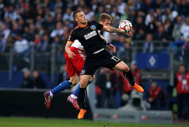 Hamburger SV - Karlsruher SC 1. Fussball Bundesliga Relegations-Hinspiel Saison 2014-2015 Hamburger SV - Karlsruher SC in der Imtech Arena Hamburg v.l.: Rouwen Hennings (Karlsruher SC), Slobodan Rajkovic (Hamburger SV)