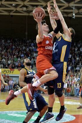 Nihad Djedovic (FC Bayern Muenchen Basketball) , Marko Banic (Alba Berlin), v.li. Aktion, FC Bayern Muenchen Basketball vs Alba Berlin, Playoff, Halbfinale, Basketball Bundesliga Saison 2014 2015, Beko BBL,28.05.15