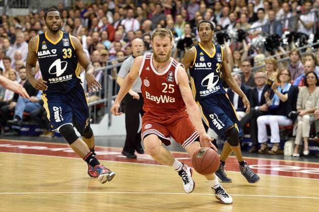 Jamel McLean (Alba Berlin), Anton Gavel (FC Bayern Muenchen Basketball) , Moritz Wagner (Alba Berlin), v.li. Aktion, FC Bayern Muenchen Basketball vs Alba Berlin, Playoff, Halbfinale, Basketball Bundesliga Saison 2014 2015, Beko BBL,28.05.15