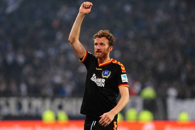 Fussball 1. Bundesliga Relegation Hamburger SV - Karlsruher SC am 28.05.2015 in der Imtech Arena in Hamburg Dominic Peitz ( Karlsruhe ) nach dem Spiel